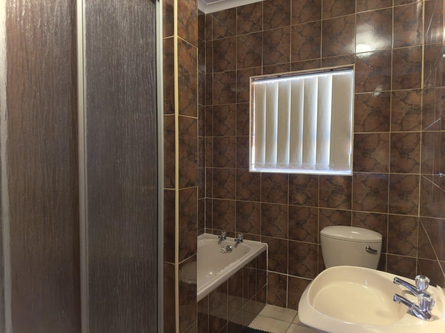 6 Bedroom Property for Sale in Wavecrest Eastern Cape